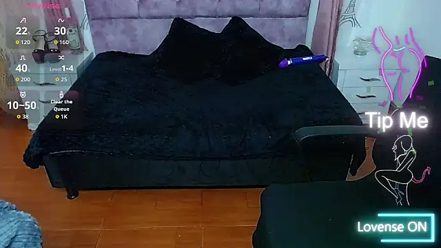 Esmeralda-18 Chat XXX live