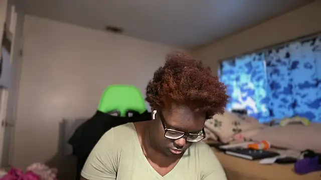 -Yagurlwest's Live XXX Chat