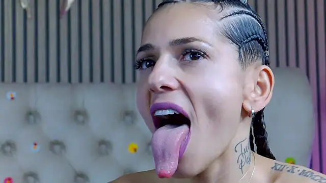 PlayfulShow Webcam show