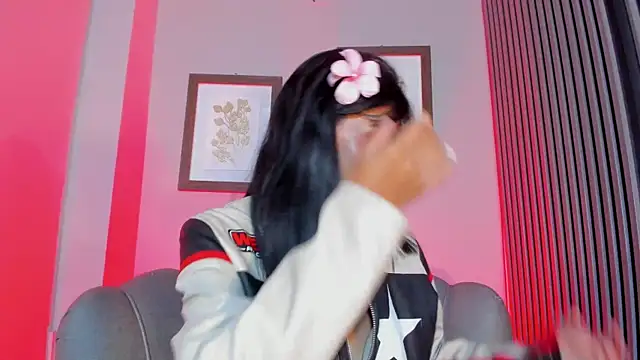 LauraAristizabal live XXX chat