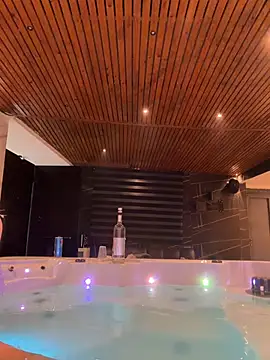 Chat XXX Live husbandandwifetobe