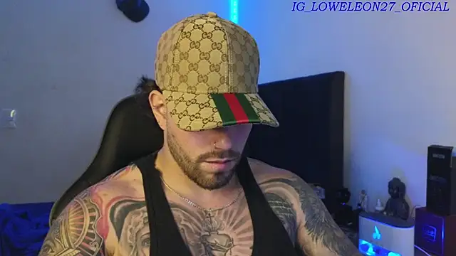 Ades_Lowe Adlı Modelin Web Kamerası Şovu