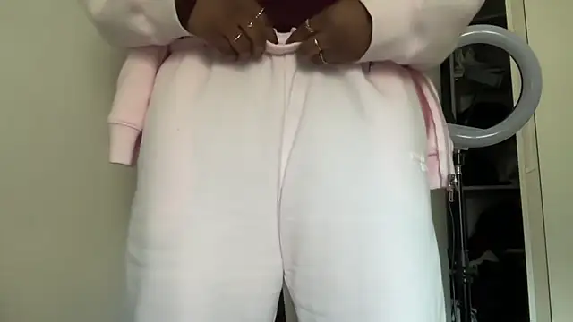 nanaisbackk's Live XXX Chat