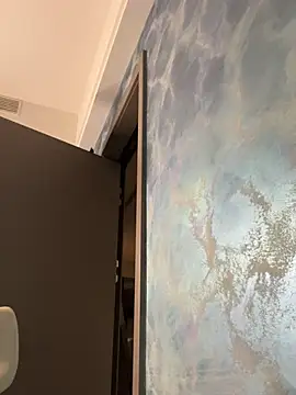 STR-100 Live XXX Chat