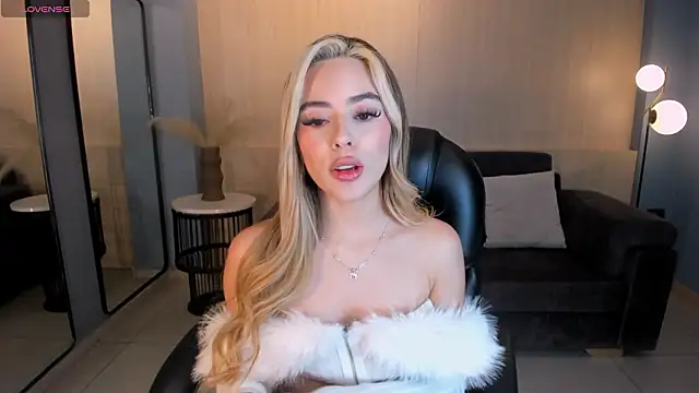 JuanitaClay live XXX chat