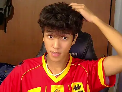 hugekenbigcock Chat XXX in diretta