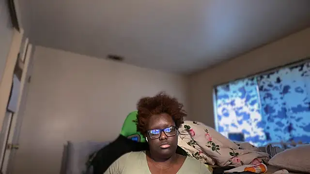 -Yagurlwest: онлайн-секс-чат