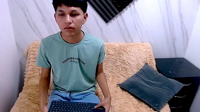 Mortelle_ élő XXX-chatje