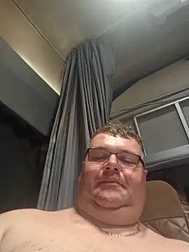 Tataurs 在線直播表演