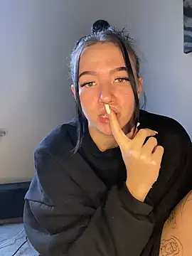 ZoeYoungxx webcam show