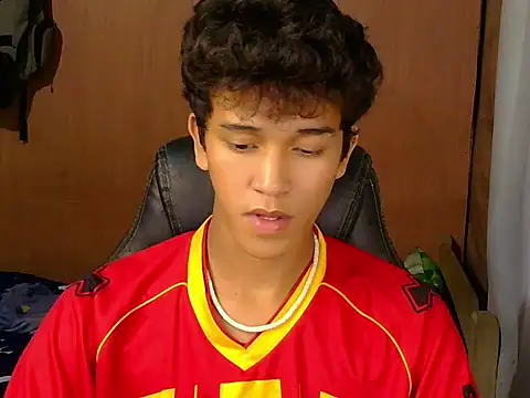 Онлайн чат XXX hugekenbigcock