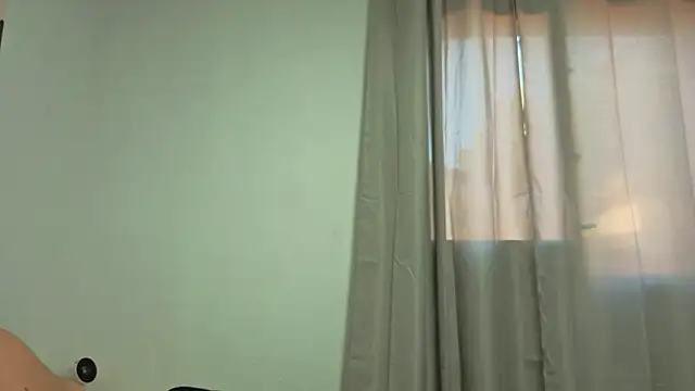 Happy_tits élő XXX-chatje