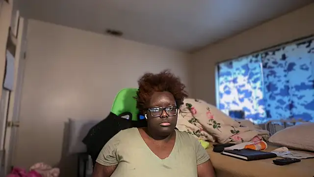 -Yagurlwest 即時 XXX 聊天