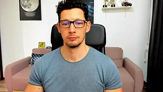 دردشة BrutusK08 الجنسية المباشرة