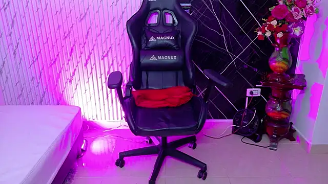 Chatroom XXX en direct de lararoberts_