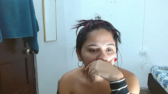 Thalian élő XXX-chatje