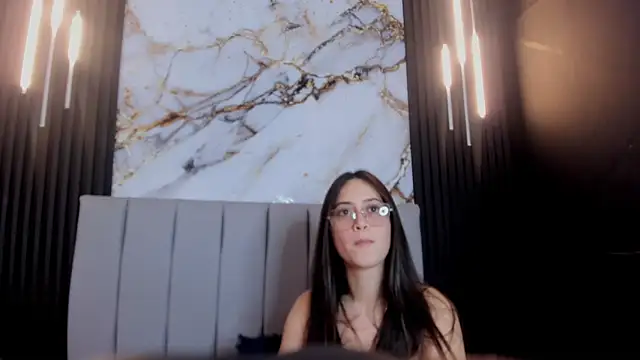 دردشة SophieeMoore الجنسية المباشرة