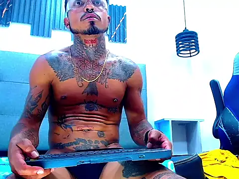 Hot_Latino_x's Webcam Show