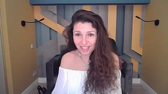 EllaLong Chat XXX in diretta