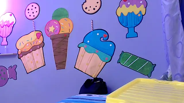 XXX chat uživo modela skinnykalitzo18