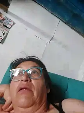 clarita_01 Adlı Modelin Canlı XXX Sohbeti