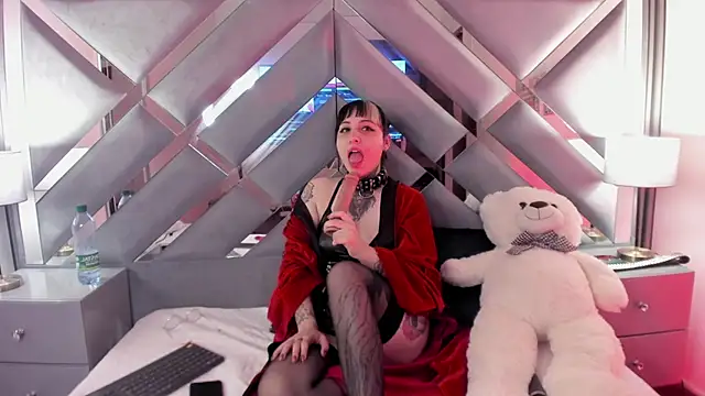 Ravenna666_ élő XXX-chatje