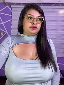 MiiaaJoness' Live XXX Chat