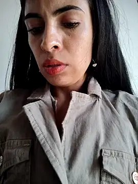 دردشة Astrid-- الجنسية المباشرة