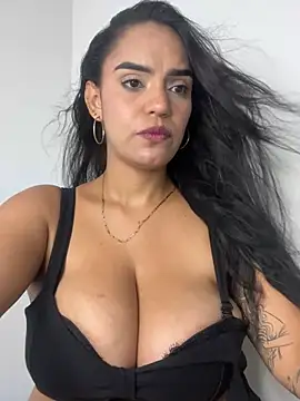 XXX chat uživo modela Sara-77