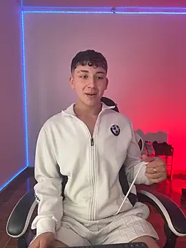 Chat +18 de oliver_kyy ao vivo