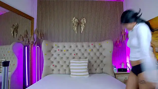 PlayfulShow's Live XXX Chat