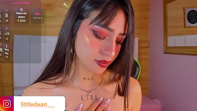 Abril_Velvet_a_ live XXX chat