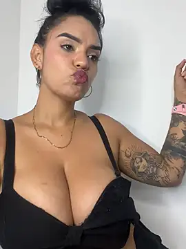 Sara-77's Live XXX Chat