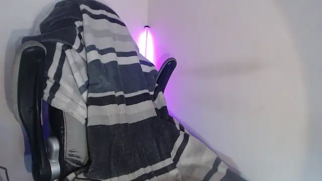 LuciferSantoryu Show in webcam