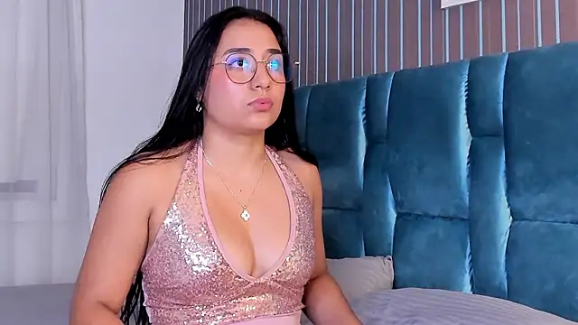 MiilaNovak Chat XXX live