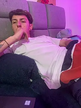 NaytonFreeman's Live XXX Chat