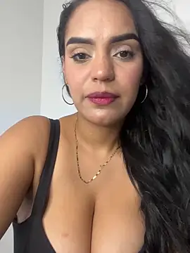 Chat +18 de Sara-77 ao vivo