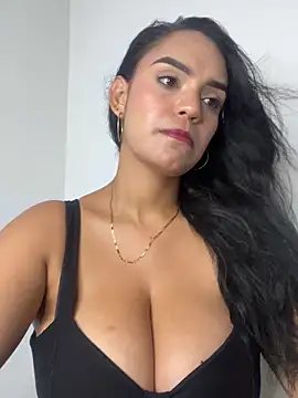 Sara-77: онлайн-секс-чат