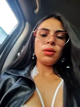 Astrid-- élő XXX-chatje