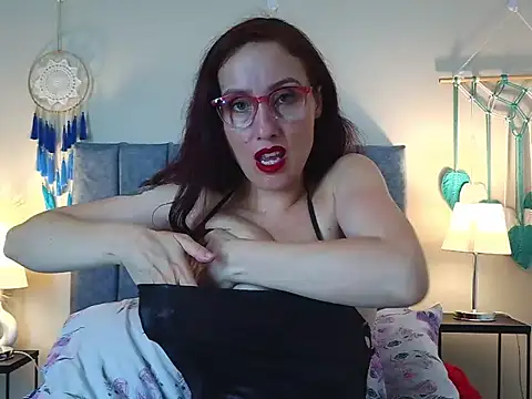 IberianMoonMK: διαδικτυακό σόου στην κάμερα