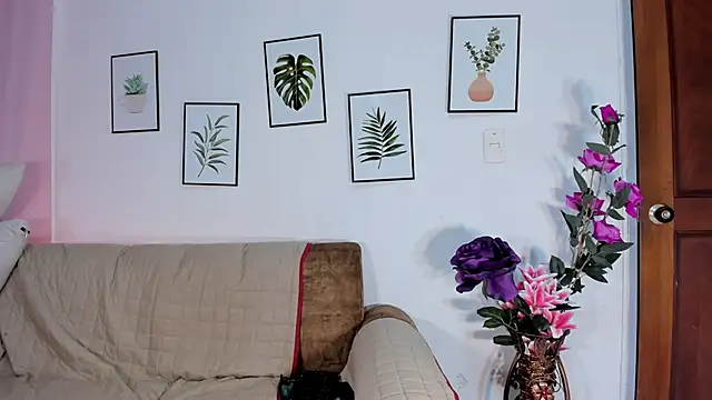 DomenicaW's Live XXX Chat