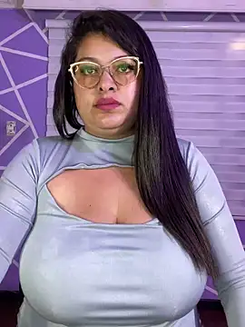 MiiaaJoness élő XXX-chatje