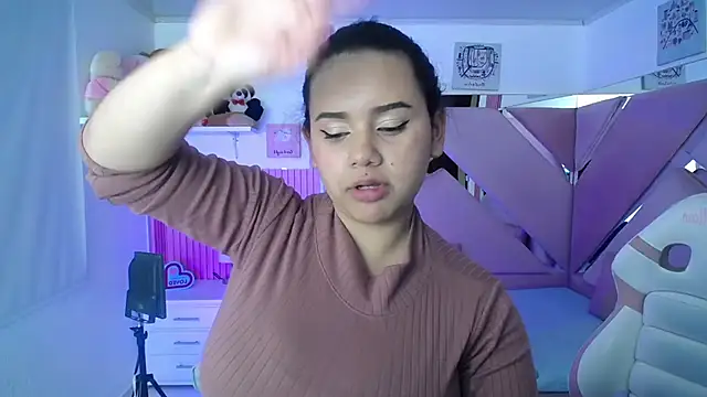 _Miaaleon Adlı Modelin Canlı XXX Sohbeti