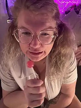 CurvyAnonymousGirl89's Live XXX Chat