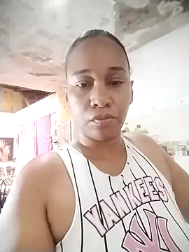 EbonyHorrny 网络视讯表演