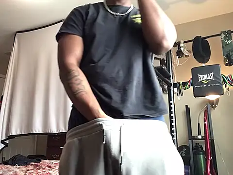 KeYBuMp323 élő XXX-chatje