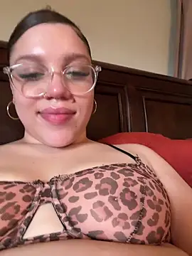 QueenNuttCollector élő XXX-chatje