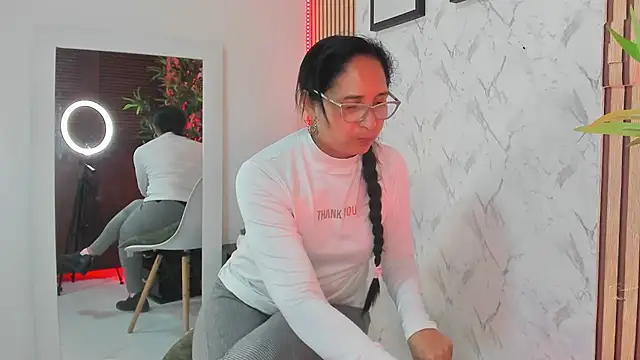 AnnaArela's Live XXX Chat