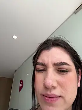 ARITOO_: διαδικτυακό σόου στην κάμερα