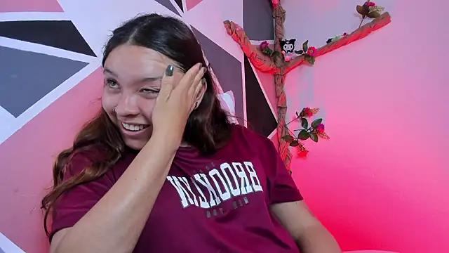 little_emma0 Live XXX Chat